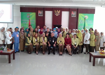 Foto Bersama Bupati Tangerang Dengan Pegawai RSU Kabupaten Tangerang(hms)